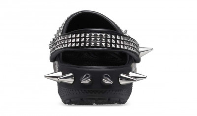 Crocs Tampil Nge-punk di Koleksi Terbaru thumbnail